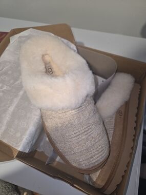 BRAND NEW!! UGG Women's Chestnut Cozy Knit Shearling Clog - Cream Size 8